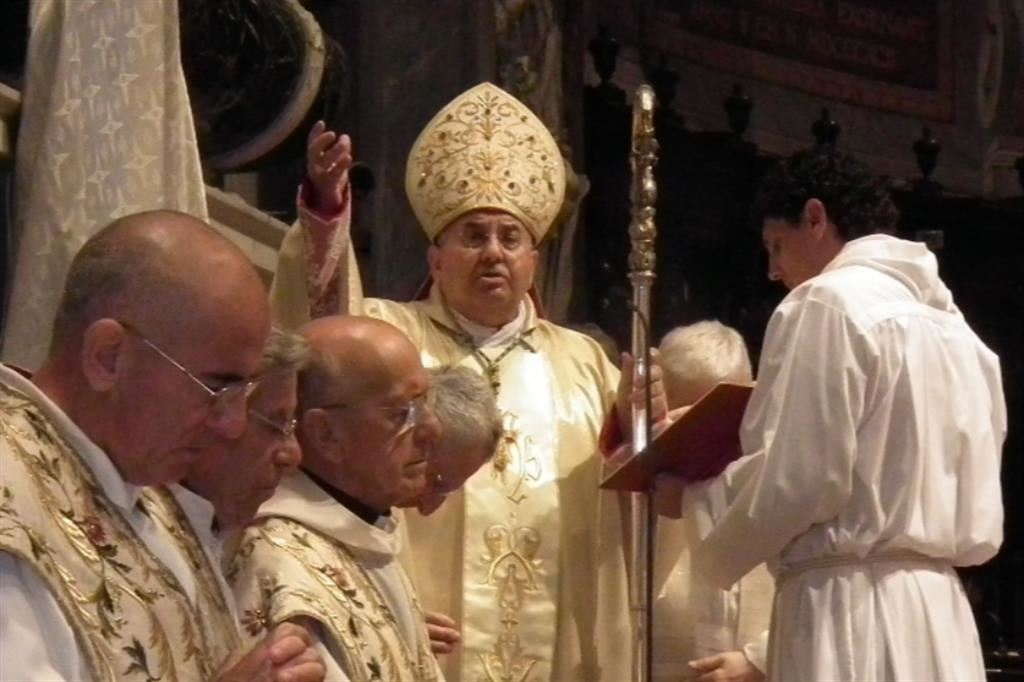 Il vescovo Alberto Tanasini durante una celebrazione
