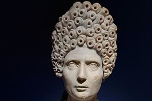 Ma come porti i capelli bella statua: arte e capigliature a Vicenza