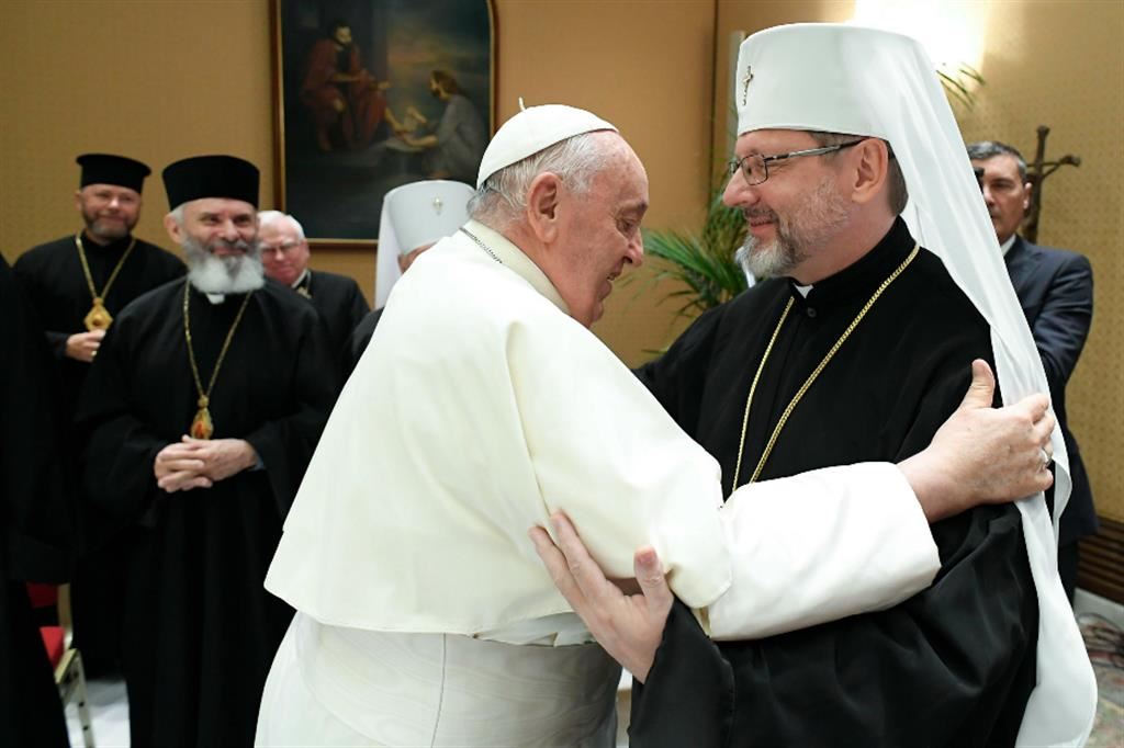 Papa Francesco con l'arcivescovo Shevchuk, capo della Chiesa greco-cattolica ucraina lo scorso settembre in Vaticano