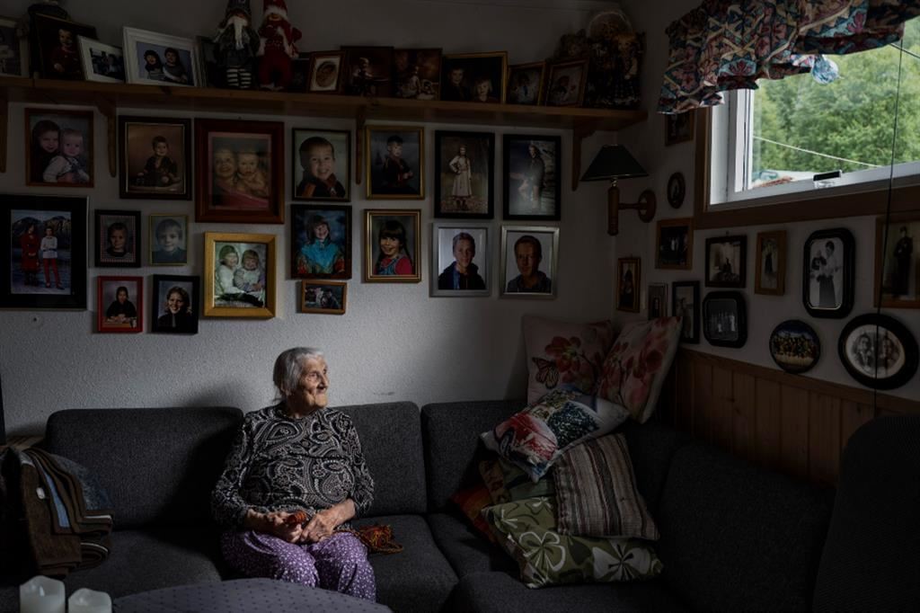Oliva, 95 anni, nella sua casa di Manndalen, 2021 - © Valentina Tamborra