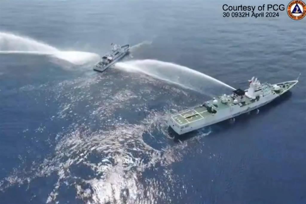 Lo scontro tra navi filippine e cinesi nel Mar Cinese meridionale lo scorso aprile