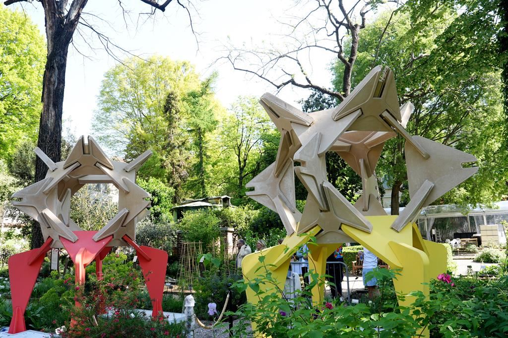 Installazioni Sun Rice nell' orto botanico  di Brera per il Fuorisalone
