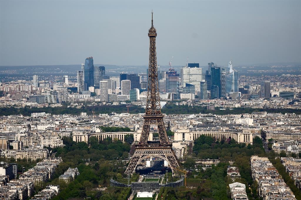 Una veduta di Parigi con la Torre Eiffel