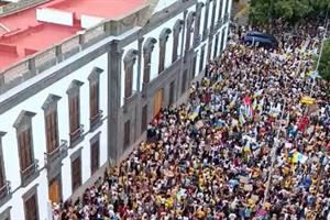«Canarias tiene un limite»: la rivolta di Tenerife contro il turismo di massa