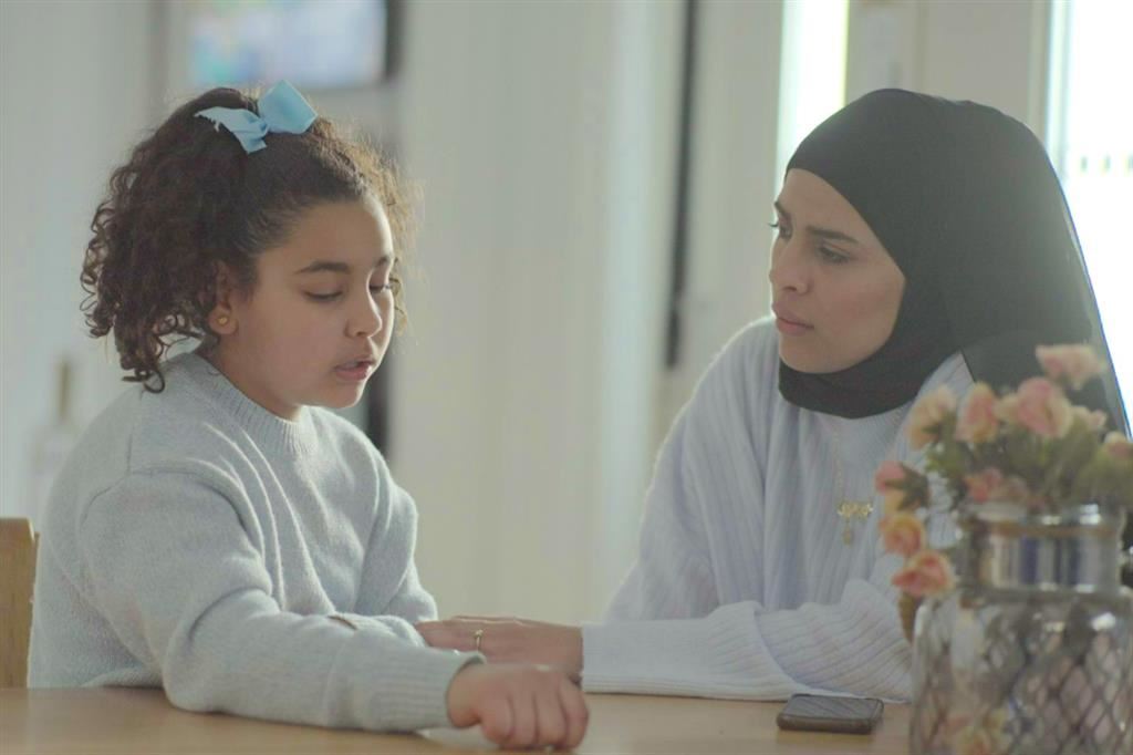 A destra la palestinese Marwa, fra le protagonista del documentario "Mourning in Lod" di Hilla Medalia