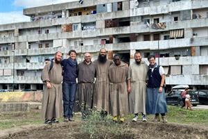 I «frati dei vagoni» vivono la radicalità francescana a Napoli