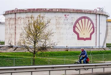 Shell rallenta sulla decarbonizzazione e taglia gli obiettivi per il 2030