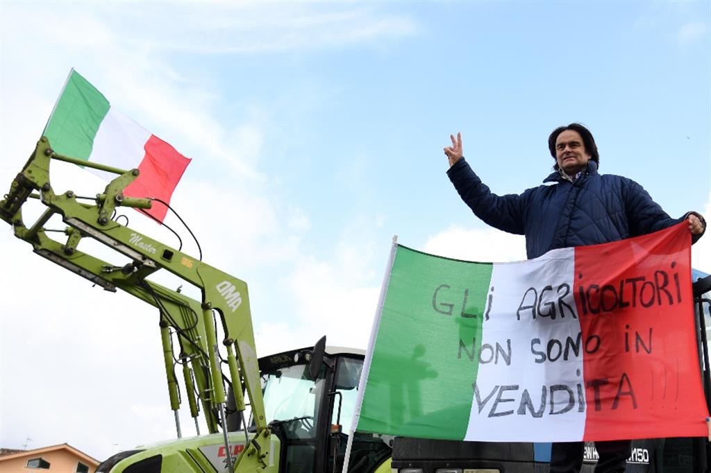 Danilo Calvani, il leader della protesta, al presidio dei trattori
