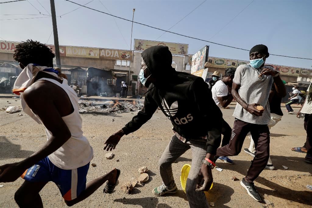 Da domenica la capitale senegalese Dakar è in preda agli scontri