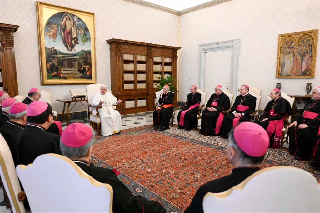 I vescovi dell'Emilia Romagna durante l'incontro con il Papa