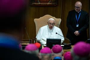 I gay nei seminari, il Papa si scusa: «Mai inteso offendere»