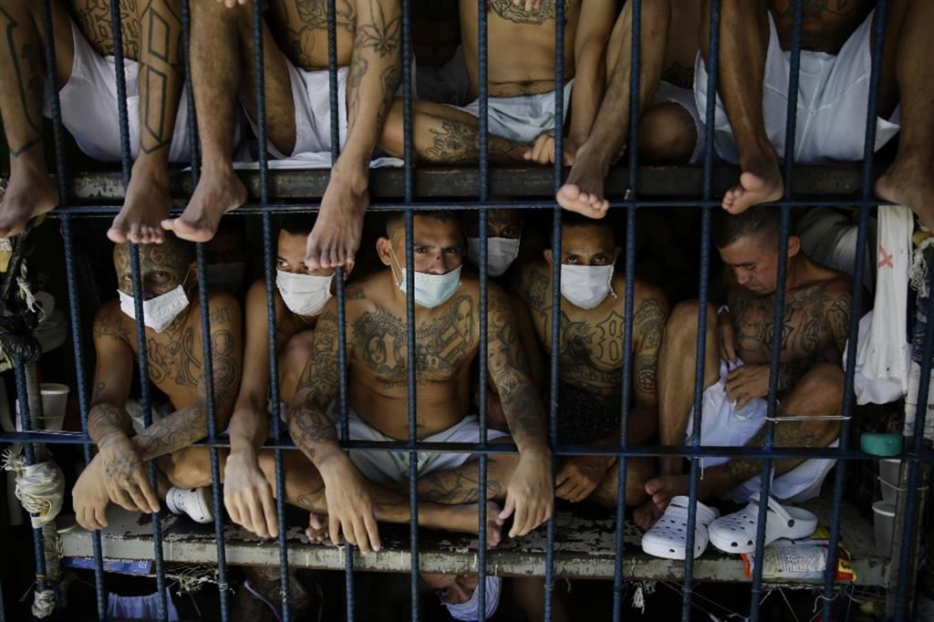 Detenuti nelle carceri di El Salvador