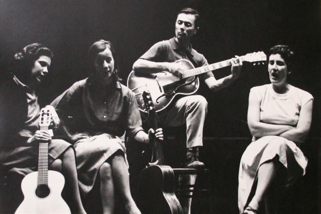 “Bella ciao” 1964: Cati Mattea, Silvia Malagugini, Gaspare De Lama e Giovanna Marini