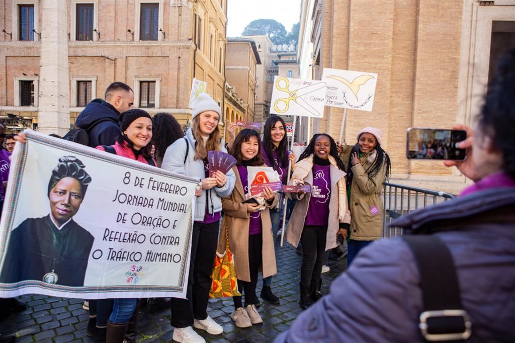 I giovani volontari di Talitha Kum in San Pietro in vista della Giornata contro la tratta dell'8 febbraio