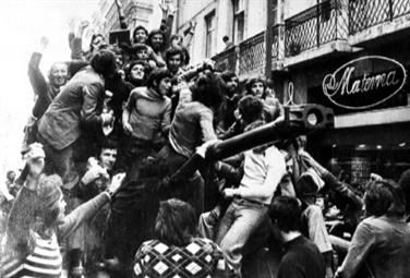 La Rivoluzione dei Garofani: i 50 anni dell'altro 25 aprile (portoghese)
