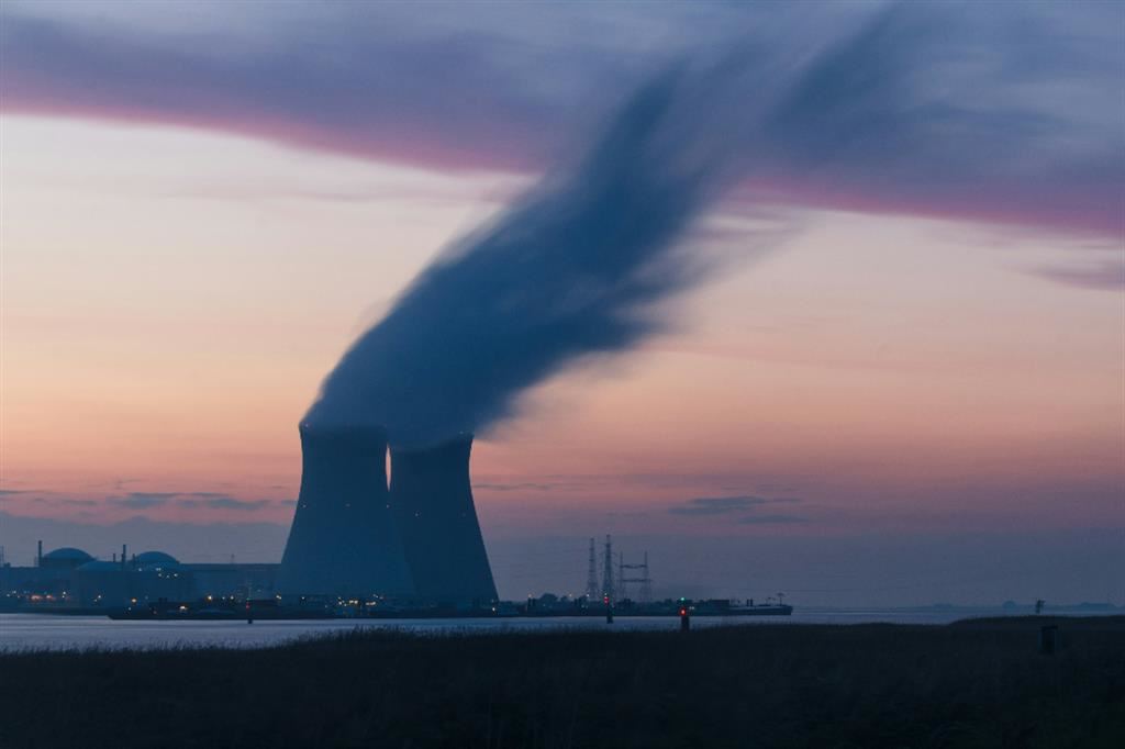 La centrale nucleare di Doel in Belgio