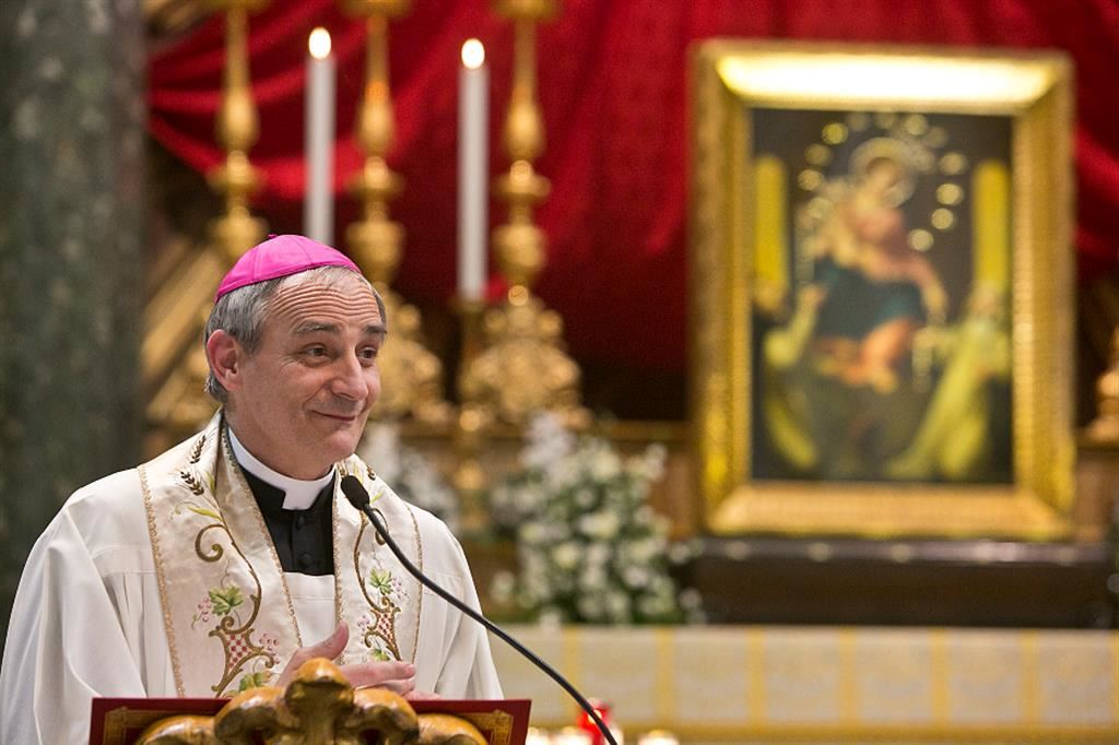 Il cardinale Zuppi durante una celebrazione mariana