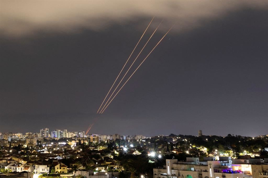 Sistemi anti missile israeliani in azione nei cieli di Ashkelon