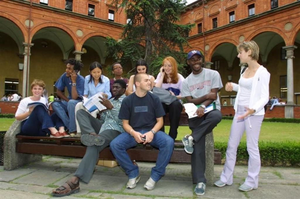 Studenti, italiani e stranieri, dell'Università Cattolica del Sacro Cuore a Milano