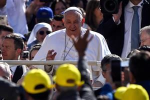 Il Papa: la pace è artigianale, la costruiamo con i nostri gesti