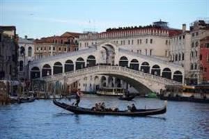 14 milioni in viaggio per i ponti di primavera, a Venezia debutta il ticket