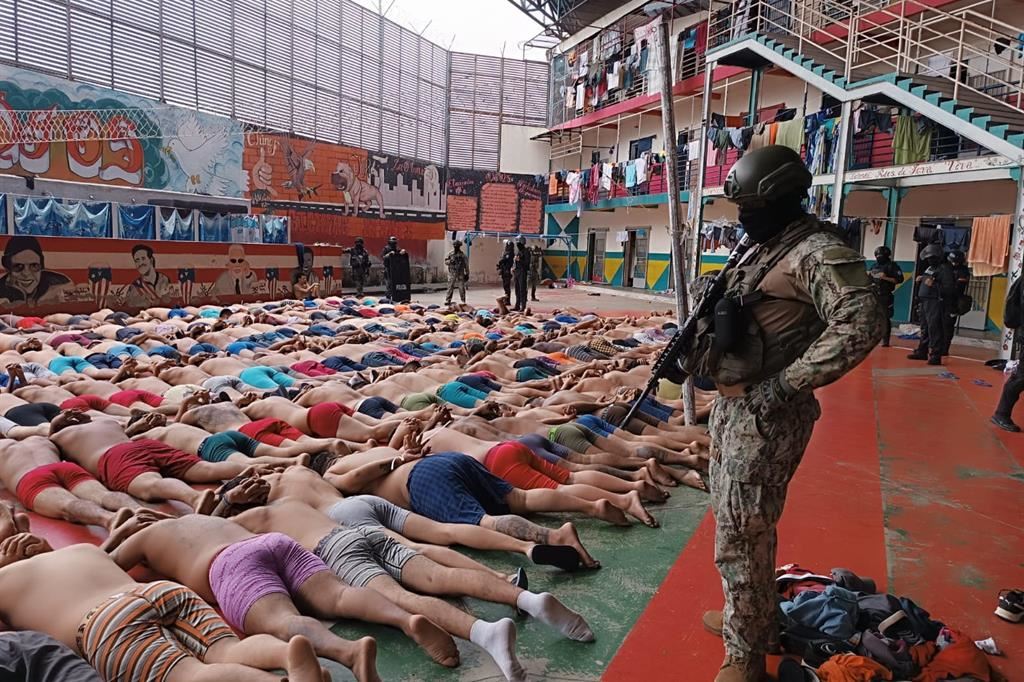 L'intervento dell'esercito nel carcere del Litoral di Guayaquil dopo la scomparsa di Fito