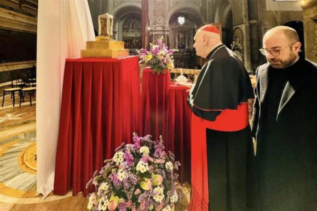 Il cardinale Comastri nella Cattedrale di Napoli