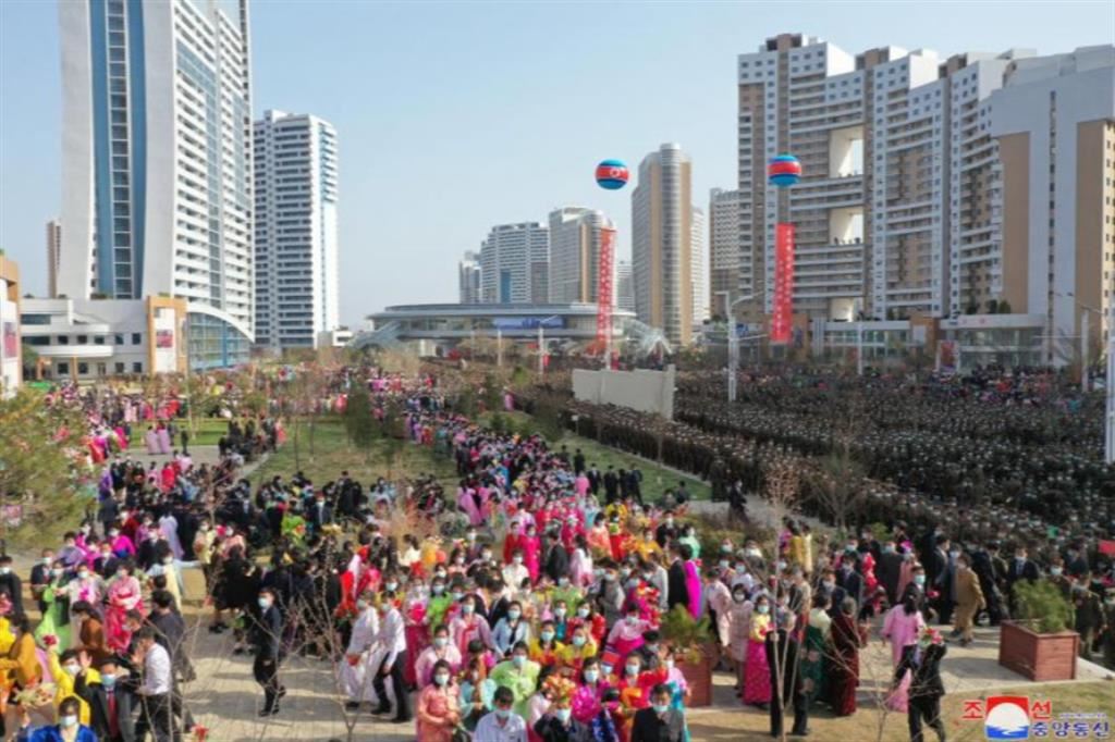 L’inaugurazione di un nuovo complesso residenziale a Pyongyang, capitale della Corea del Nord