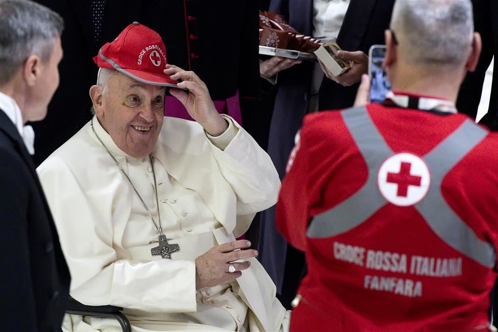 Il Papa con i volontari della Croce Rossa Italiana
