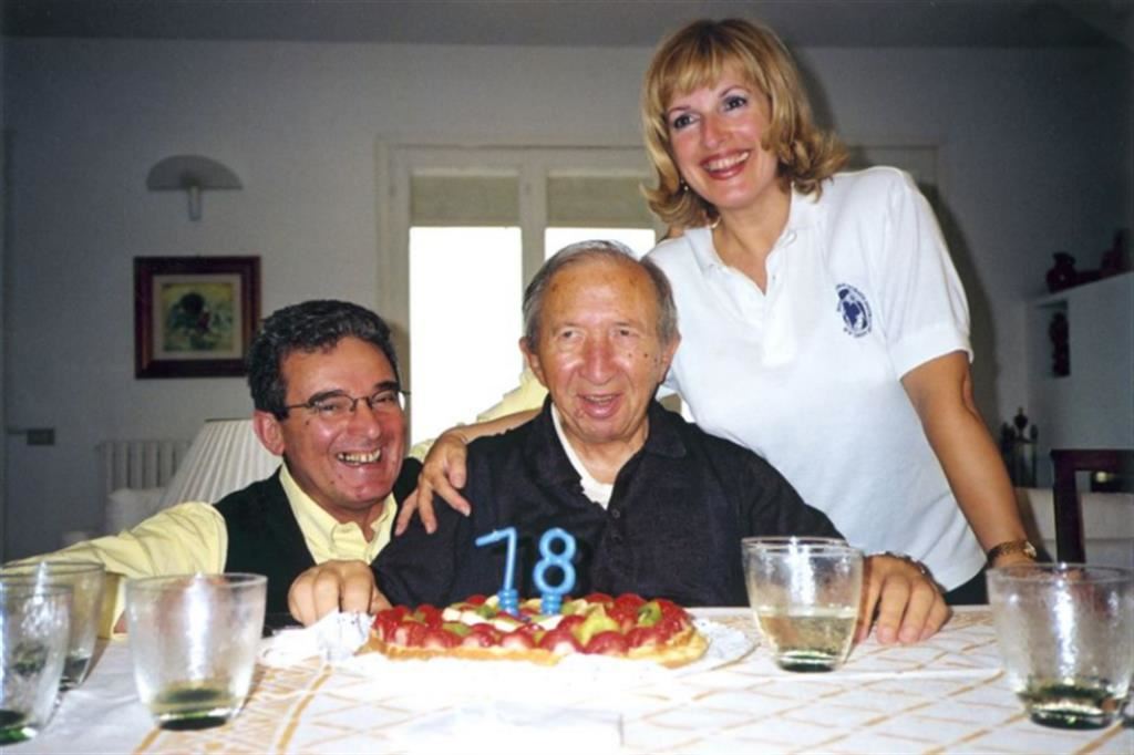 Jesús Carrascosa assieme a don Giussani e alla moglie Jone Echarri