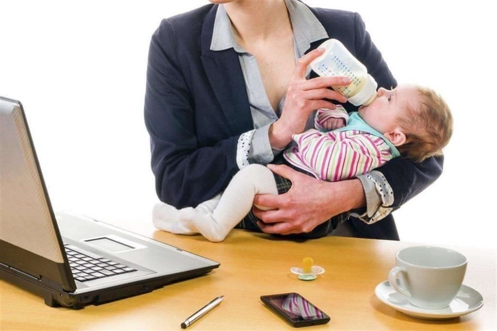 Donne ancora costrette a scegliere tra lavoro e maternità